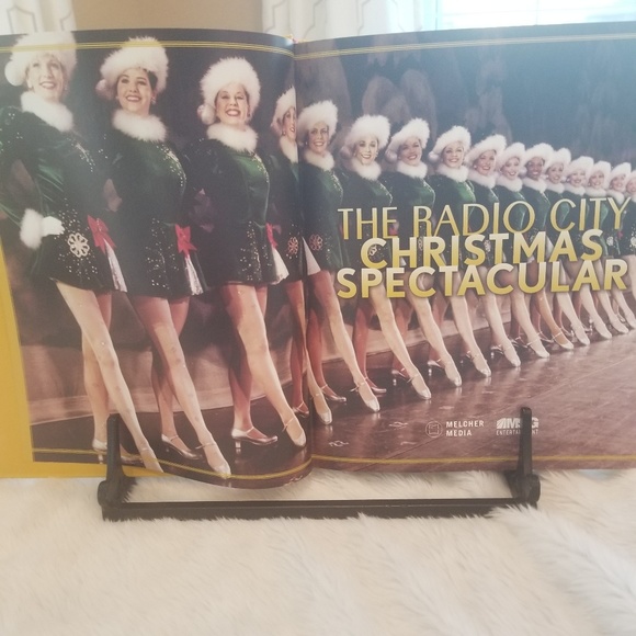 The Radio city Christmas Spectacular book - Picture 2 of 8
